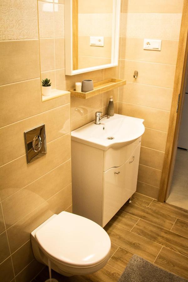Loli Apartman Miskolc Exterior foto