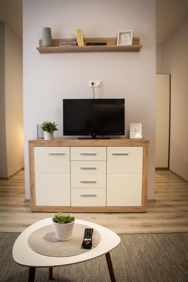 Loli Apartman Miskolc Exterior foto