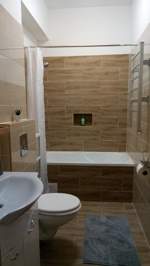 Loli Apartman Miskolc Exterior foto